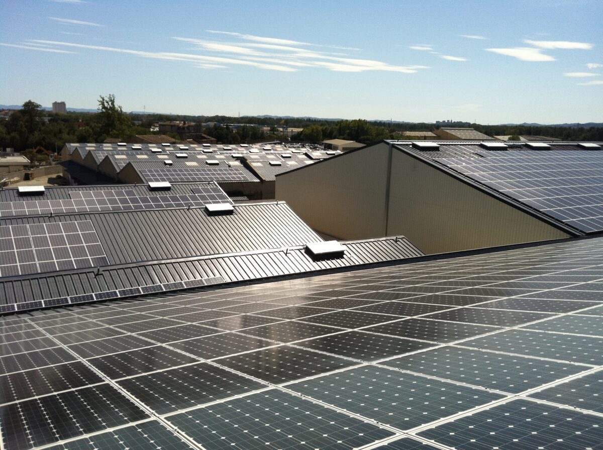 découvrez le crédit photovoltaïque et financiez l'installation de panneaux solaires pour une énergie renouvelable à moindre coût. profitez d'avantages fiscaux et d'économies sur vos factures d'électricité tout en contribuant à la transition énergétique.