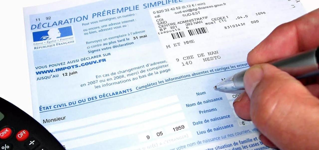 découvrez comment remplir efficacement votre déclaration de panneaux photovoltaïques. obtenez des conseils pratiques pour optimiser votre installation solaire et respecter les obligations légales tout en bénéficiant d'avantages fiscaux.