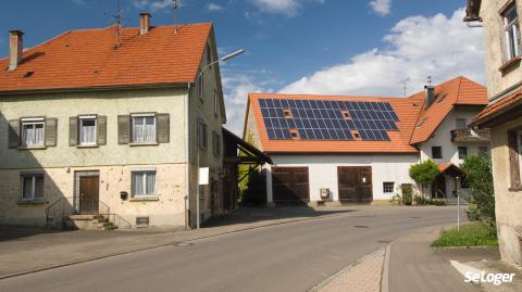 découvrez les étapes et les obligations liées à la déclaration des panneaux photovoltaïques. informez-vous sur les démarches administratives, les aides financières et les réglementations en vigueur pour optimiser votre installation solaire.