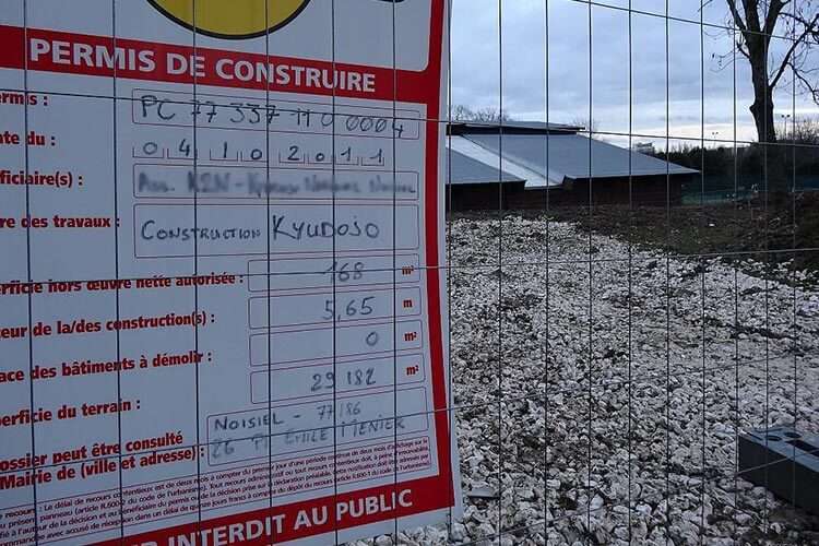 obtenez toutes les informations nécessaires concernant la déclaration de travaux photovoltaïques. découvrez les démarches à suivre, les documents requis et les réglementations en vigueur pour installer des panneaux solaires en toute légalité.