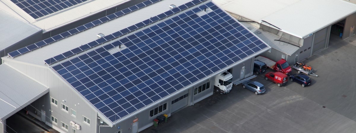 découvrez les défis associés aux panneaux photovoltaïques, de l'efficacité énergétique à l'impact environnemental. analysez les obstacles techniques et économiques qui freinent leur adoption et explorez des solutions innovantes pour relever ces défis et maximiser le potentiel de l'énergie solaire.