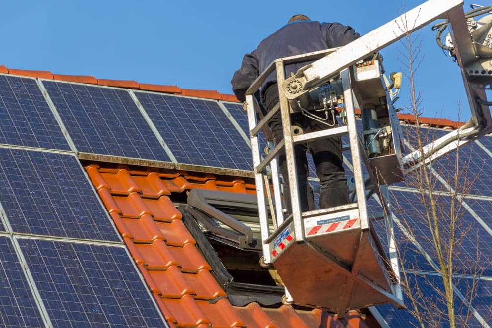 découvrez notre guide complet pour démonter des panneaux photovoltaïques en toute sécurité. suivez nos conseils pratiques et astuces pour retirer efficacement vos panneaux solaires, tout en respectant les normes environnementales.