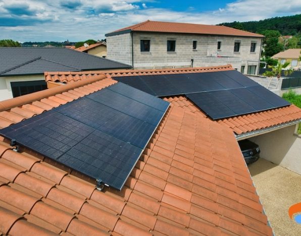 découvrez les différences entre les panneaux solaires photovoltaïques. apprenez comment choisir le type optimal pour vos besoins énergétiques, en comparant l'efficacité, les coûts et les technologies disponibles pour une installation solaire réussie.