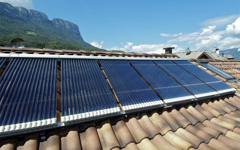 découvrez les principales différences entre les panneaux solaires : monocristallins, polycristallins et à couches minces. apprenez à choisir le type de panneau solaire qui correspond le mieux à vos besoins énergétiques et à votre budget.