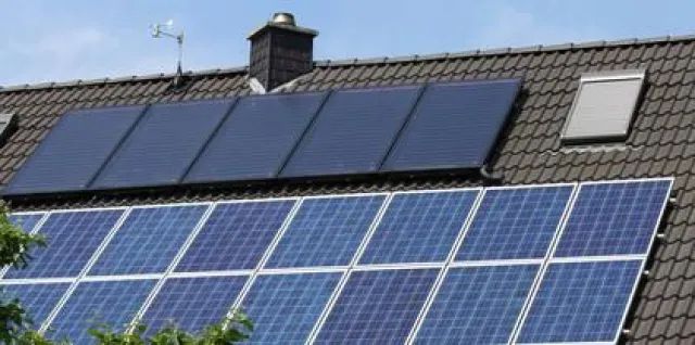 découvrez les différences entre les différents types de panneaux solaires pour faire le choix le plus adapté à vos besoins énergétiques. comparez les performances, les coûts et les avantages de chaque technologie pour optimiser votre installation.
