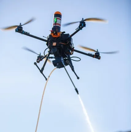 découvrez comment le nettoyage de panneaux photovoltaïques par drone optimise votre production d'énergie solaire. une solution rapide, efficace et respectueuse de l'environnement pour maintenir la performance de vos installations.