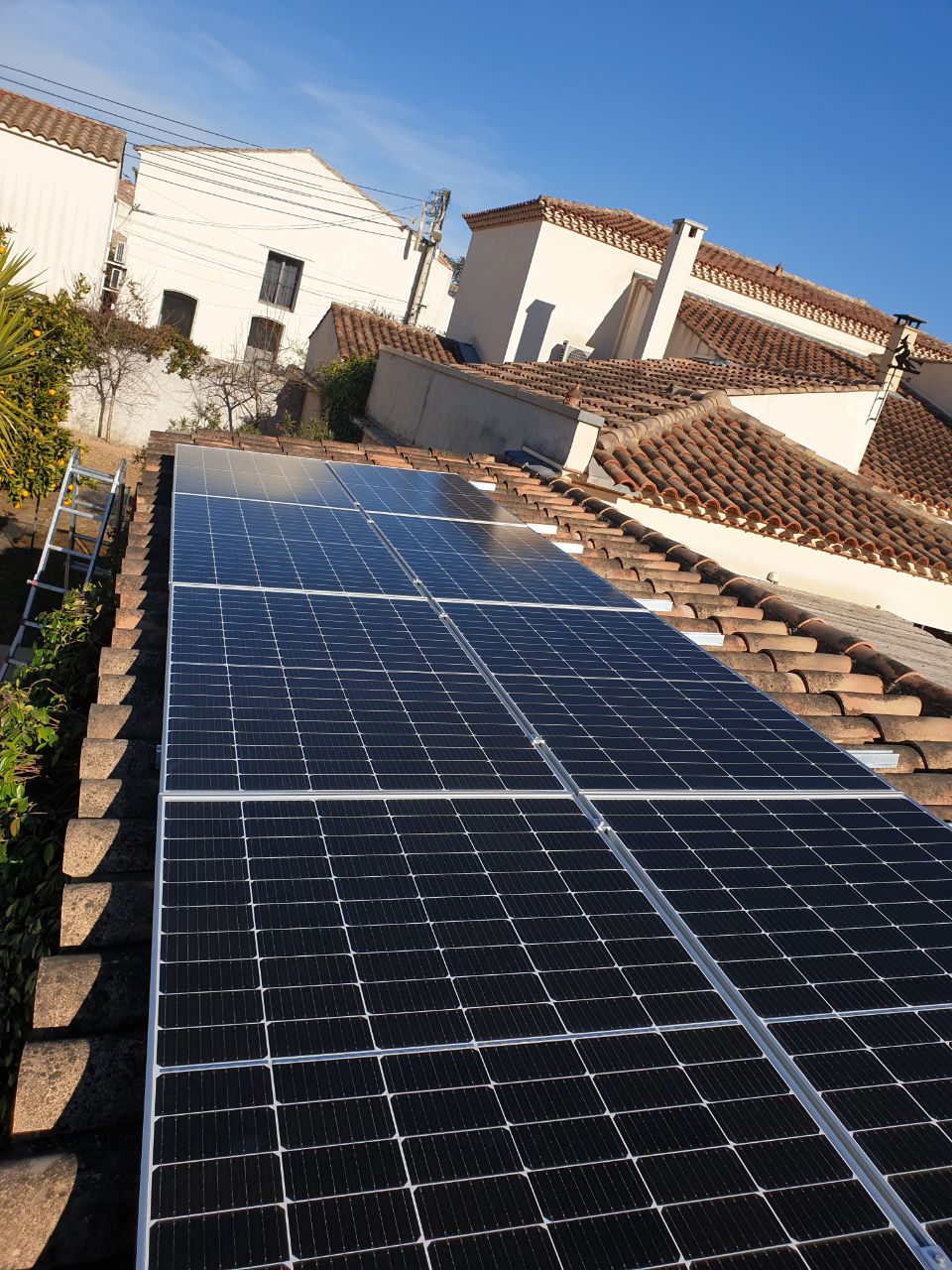 découvrez les meilleurs emplacements pour installer vos panneaux photovoltaïques et maximiser votre production d'énergie solaire. profitez de conseils pratiques pour choisir l'orientation et l'inclinaison idéales, ainsi que des astuces pour optimiser l'espace de votre toit ou de votre terrain.