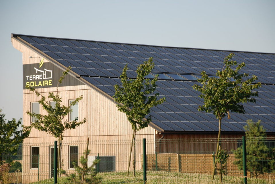 découvrez comment financer l'installation de panneaux photovoltaïques grâce à des emprunts adaptés. profitez des avantages écologiques et économiques de l'énergie solaire tout en maîtrisant votre budget.
