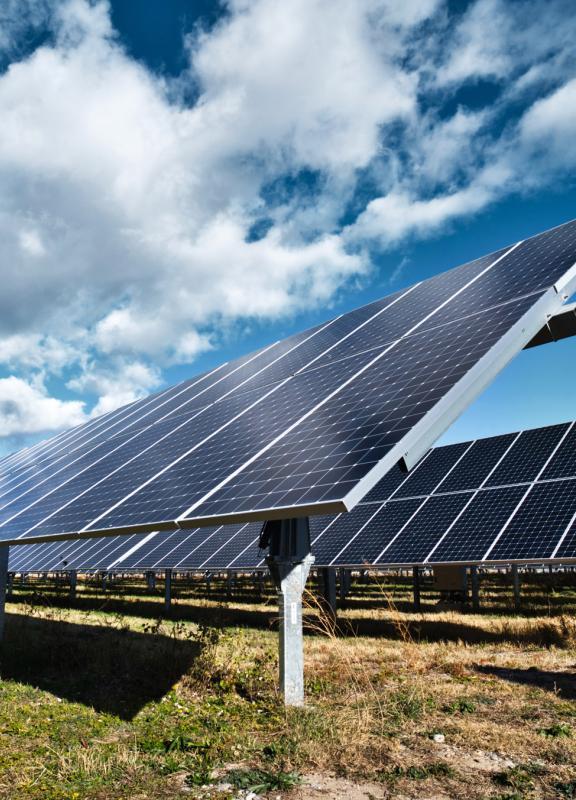 découvrez comment l'énergie solaire transforme notre manière de produire de l'électricité de manière durable et écologique. explorez les avantages, les technologies et les initiatives pour un avenir énergétique plus vert.