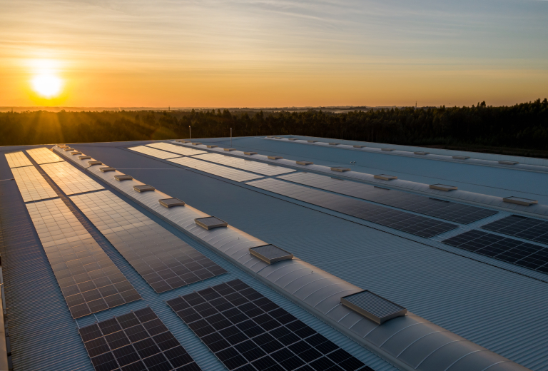 découvrez l'importance de l'ensoleillement pour l'efficacité des panneaux photovoltaïques. apprenez comment optimiser la production d'énergie solaire grâce à une meilleure exposition au soleil et à des installations adaptées.