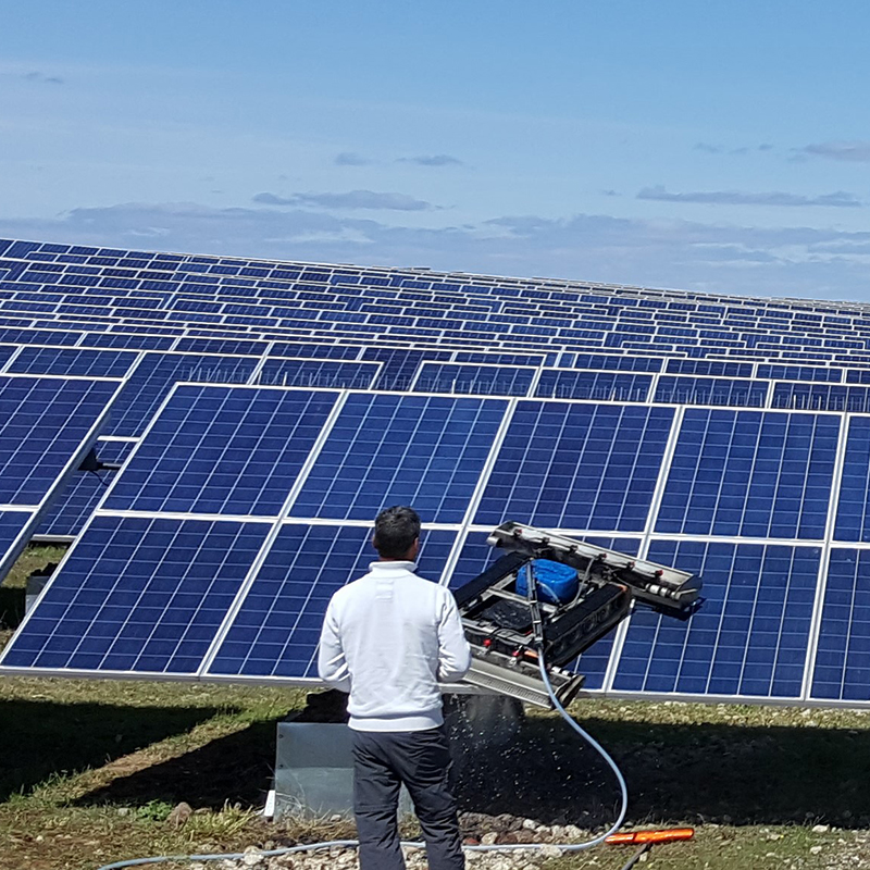 découvrez l'importance de l'entretien des panneaux photovoltaïques pour maximiser leur performance et leur durabilité. apprenez les meilleures pratiques et conseils pour garantir un fonctionnement optimal de votre installation solaire.