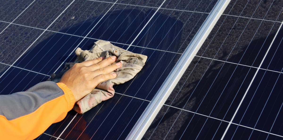 découvrez l'importance de l'entretien des panneaux photovoltaïques pour maximiser leur efficacité et prolonger leur durée de vie. apprenez les meilleures pratiques et conseils pour garantir un fonctionnement optimal de votre installation solaire.