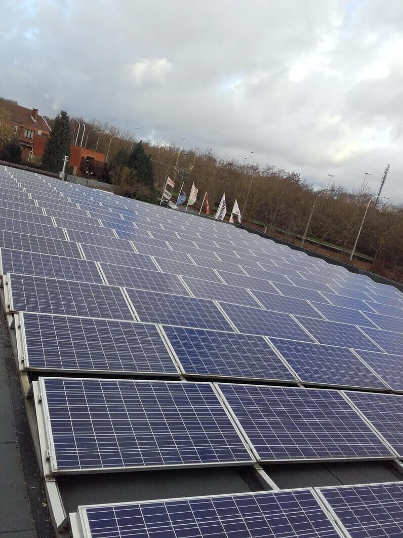 découvrez la fabrication des panneaux photovoltaïques sunpower, alliant technologie de pointe et performance énergétique pour optimiser votre production d'électricité solaire. apprenez comment ces panneaux innovants transforment la lumière du soleil en une source d'énergie renouvelable efficace et durable.