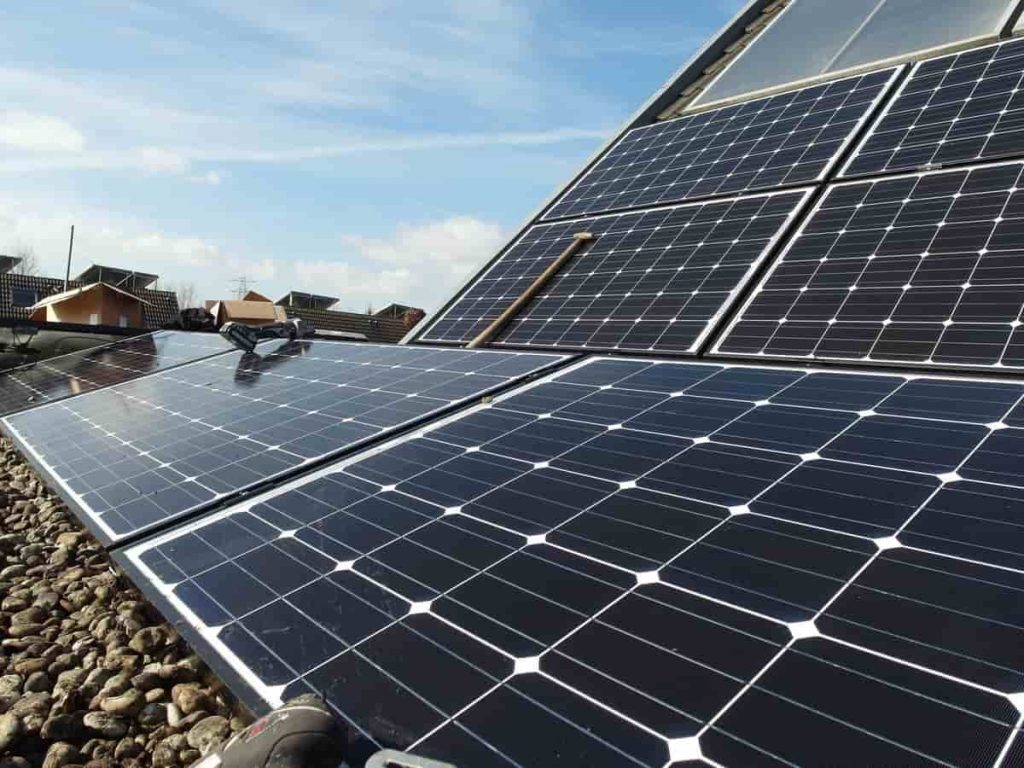 découvrez les options de financement pour l'installation de panneaux solaires en belgique. profitez de subventions, crédits d'impôt et prêts verts pour rendre votre transition énergétique accessible et avantageuse. informez-vous sur les aides disponibles pour réduire le coût de vos panneaux solaires.