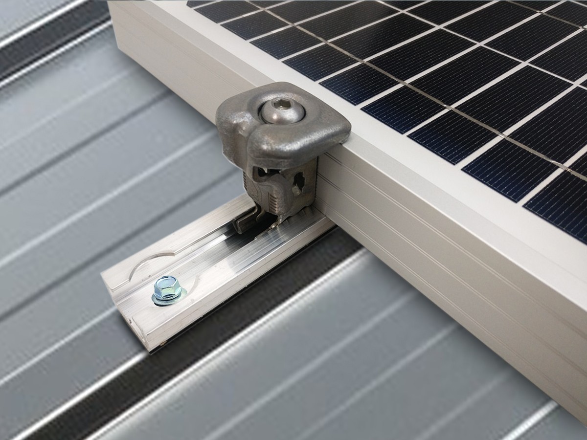 découvrez notre guide complet sur comment fixer des panneaux photovoltaïques efficacement. apprenez les meilleures pratiques, les outils nécessaires et les conseils d'experts pour optimiser l'installation de votre système solaire et maximiser votre production d'énergie renouvelable.