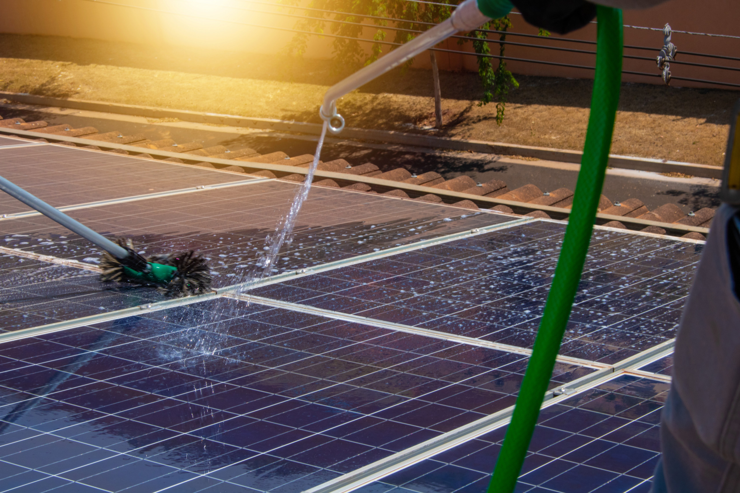 découvrez l'importance de la garantie et de l'entretien des panneaux photovoltaïques pour assurer leur performance et leur durabilité. apprenez comment maximiser votre investissement tout en contribuant à une énergie durable.