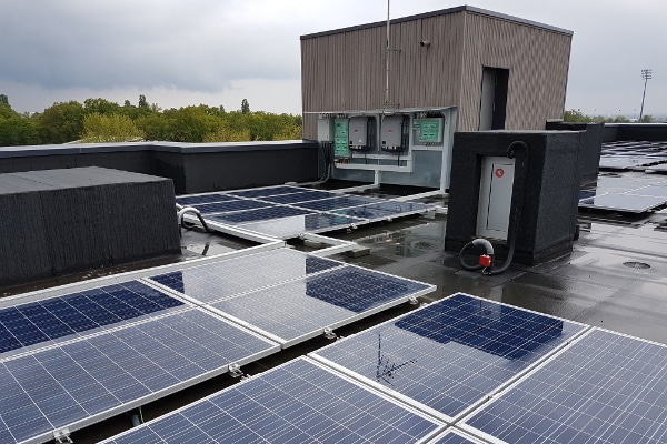 découvrez notre guide complet sur les panneaux photovoltaïques : de leur fonctionnement à leur installation, en passant par les avantages écologiques et économiques. informez-vous sur les meilleures pratiques et optimisez votre transition énergétique grâce à l'énergie solaire.