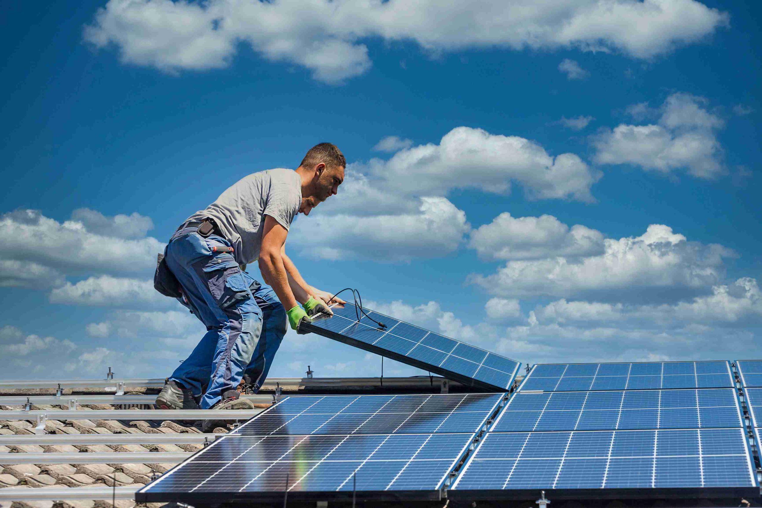 découvrez comment profiter des avantages fiscaux liés à l'installation de panneaux photovoltaïques. informez-vous sur les réductions d'impôts et les aides disponibles pour rendre votre projet d'énergie solaire plus rentable et éco-responsable.