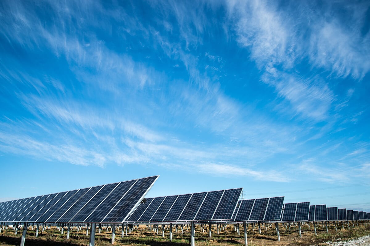 découvrez comment bénéficier des avantages fiscaux liés à l'installation de panneaux photovoltaïques. informez-vous sur les réductions d'impôts, les crédits d'impôt et les aides disponibles pour maximiser votre investissement dans l'énergie solaire.