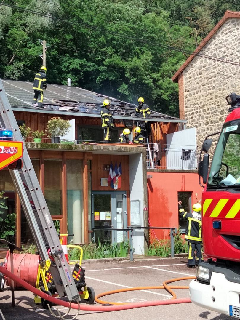 découvrez les risques d'incendie liés aux installations photovoltaïques et comment les prévenir. informez-vous sur les meilleures pratiques pour garantir la sécurité de vos panneaux solaires et assurer un fonctionnement optimal de votre système énergétique.