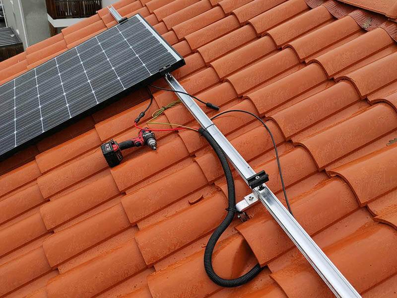 découvrez notre service d'installation de panneaux photovoltaïques pour profiter d'une énergie renouvelable et réduire vos factures d'électricité. nous vous accompagnons à chaque étape, de l'étude de faisabilité à la mise en service de votre système solaire, en garantissant une qualité optimale et un respect des normes environnementales.