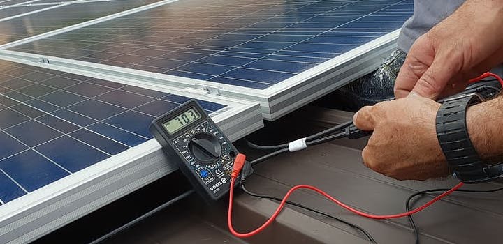 découvrez comment installer des panneaux photovoltaïques pour profiter d'une énergie propre et renouvelable. optimisez votre consommation d'électricité et réduisez vos factures grâce à nos conseils experts sur l'installation et l'entretien de vos panneaux solaires.