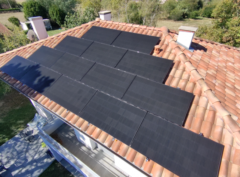 découvrez comment installer des panneaux photovoltaïques chez vous pour profiter d'une énergie renouvelable et réduire vos factures d'électricité. suivez nos conseils pratiques et informez-vous sur les avantages environnementaux et économiques de l'énergie solaire.