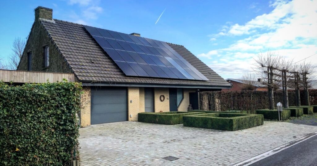 découvrez notre service d'installation de panneaux solaires en wallonie. profitez d'une énergie renouvelable et réduisez vos factures d'électricité tout en préservant l'environnement. obtenez un devis gratuit dès aujourd'hui et rejoignez la transition énergétique !