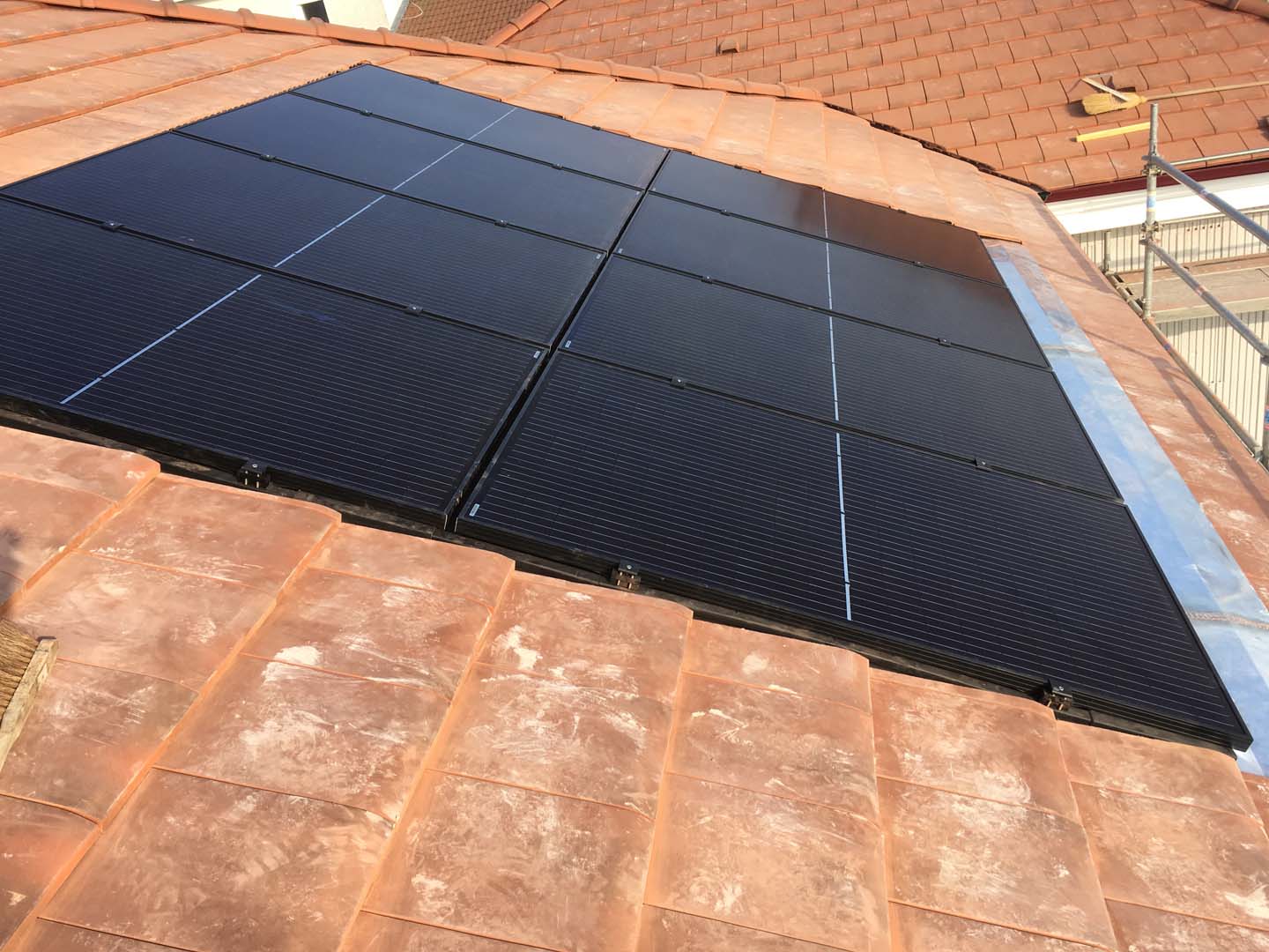 découvrez nos solutions d'installations photovoltaïques pour optimiser votre consommation d'énergie et réduire votre empreinte carbone. profitez des avantages d'une énergie propre et renouvelable tout en réalisant des économies sur vos factures d'électricité.