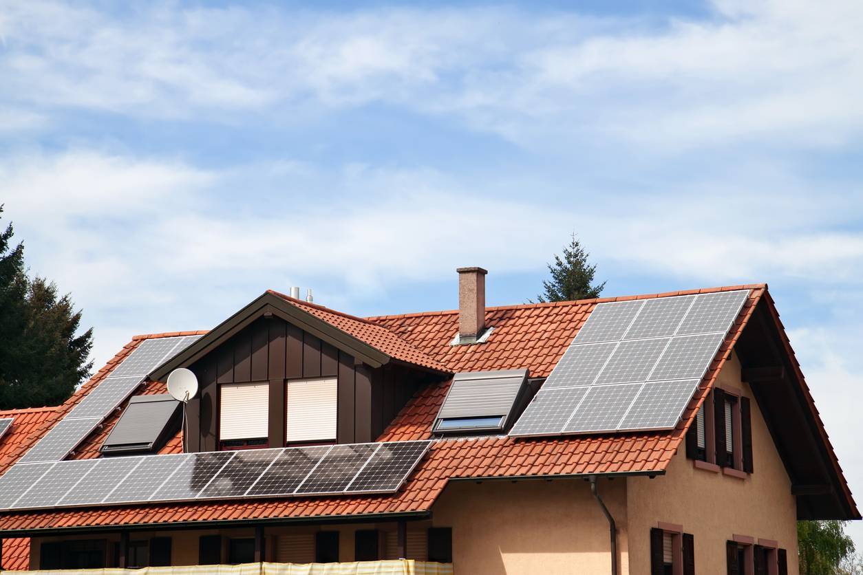 découvrez comment installer des panneaux photovoltaïques soi-même grâce à notre guide détaillé. apprenez les étapes essentielles, les conseils d'experts et les outils nécessaires pour profiter de l'énergie solaire tout en économisant sur vos factures d'électricité.