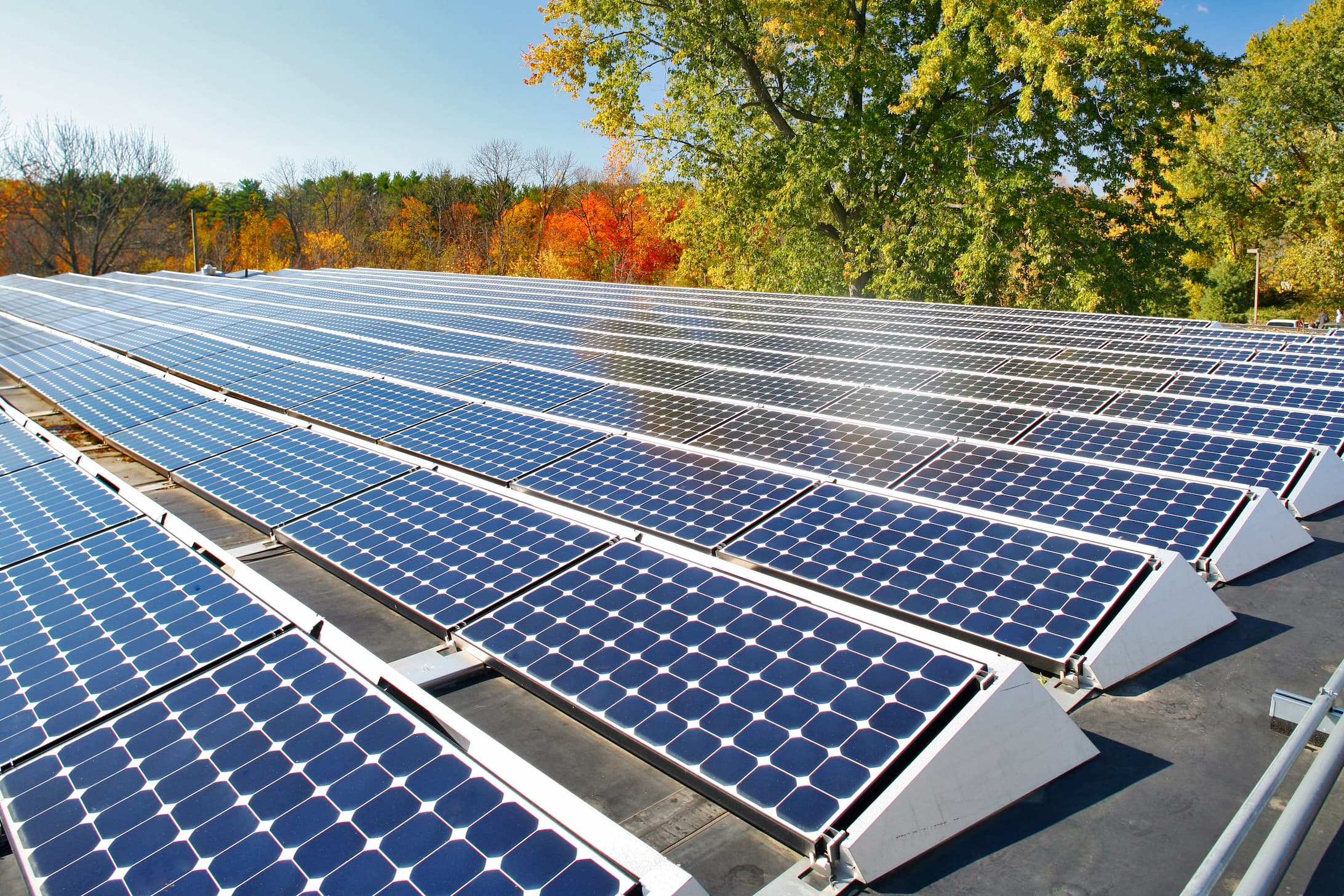 découvrez comment installer des panneaux photovoltaïques sur votre toit pour optimiser la production d'énergie solaire, réduire vos factures d'électricité et contribuer à la transition énergétique. suivez nos conseils pratiques et techniques pour une installation réussie.