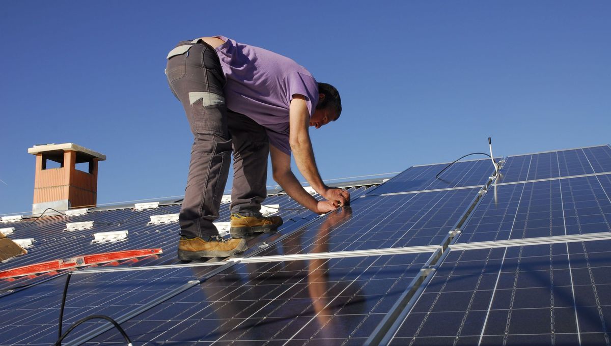 découvrez les enjeux et les conséquences de l'interdiction des panneaux photovoltaïques en france. analysez les arguments pour et contre cette décision qui impacte l'énergie renouvelable et la transition écologique.