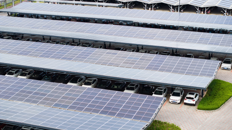 découvrez les nombreux avantages des panneaux photovoltaïques, une solution écologique et économique pour réduire vos factures d'électricité et contribuer à la protection de l'environnement. informez-vous sur leur fonctionnement, leur rentabilité et les incitations financières disponibles.