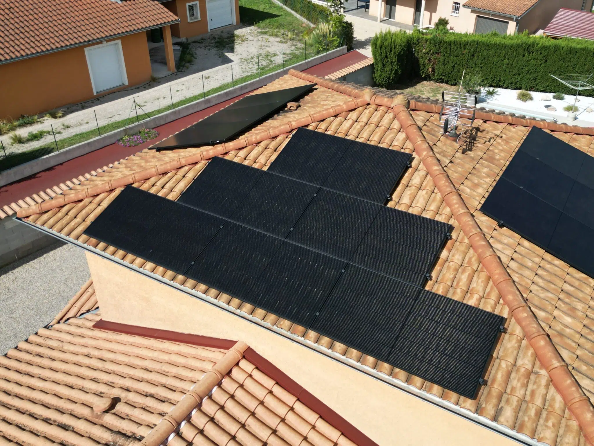 découvrez les avantages des panneaux photovoltaïques : une solution durable pour réduire vos factures d'électricité, valoriser votre logement et contribuer à la transition énergétique. informez-vous sur leur fonctionnement, leur rentabilité et leur impact environnemental.