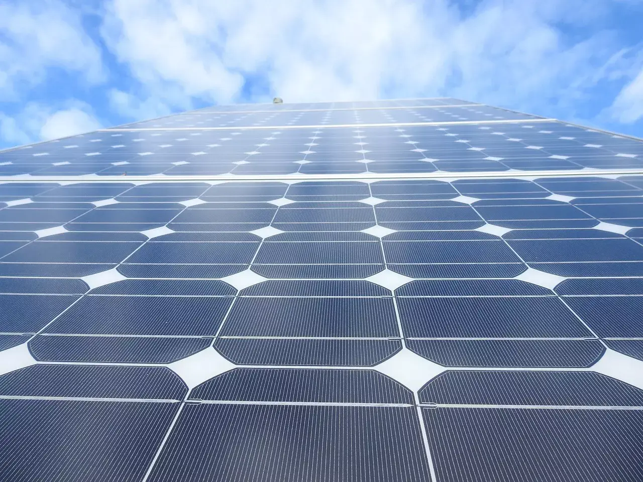 découvrez comment investir dans des panneaux photovoltaïques et maximiser votre retour sur investissement tout en contribuant à une énergie durable. informez-vous sur les avantages fiscaux, les coûts et les étapes clés pour un projet réussi.
