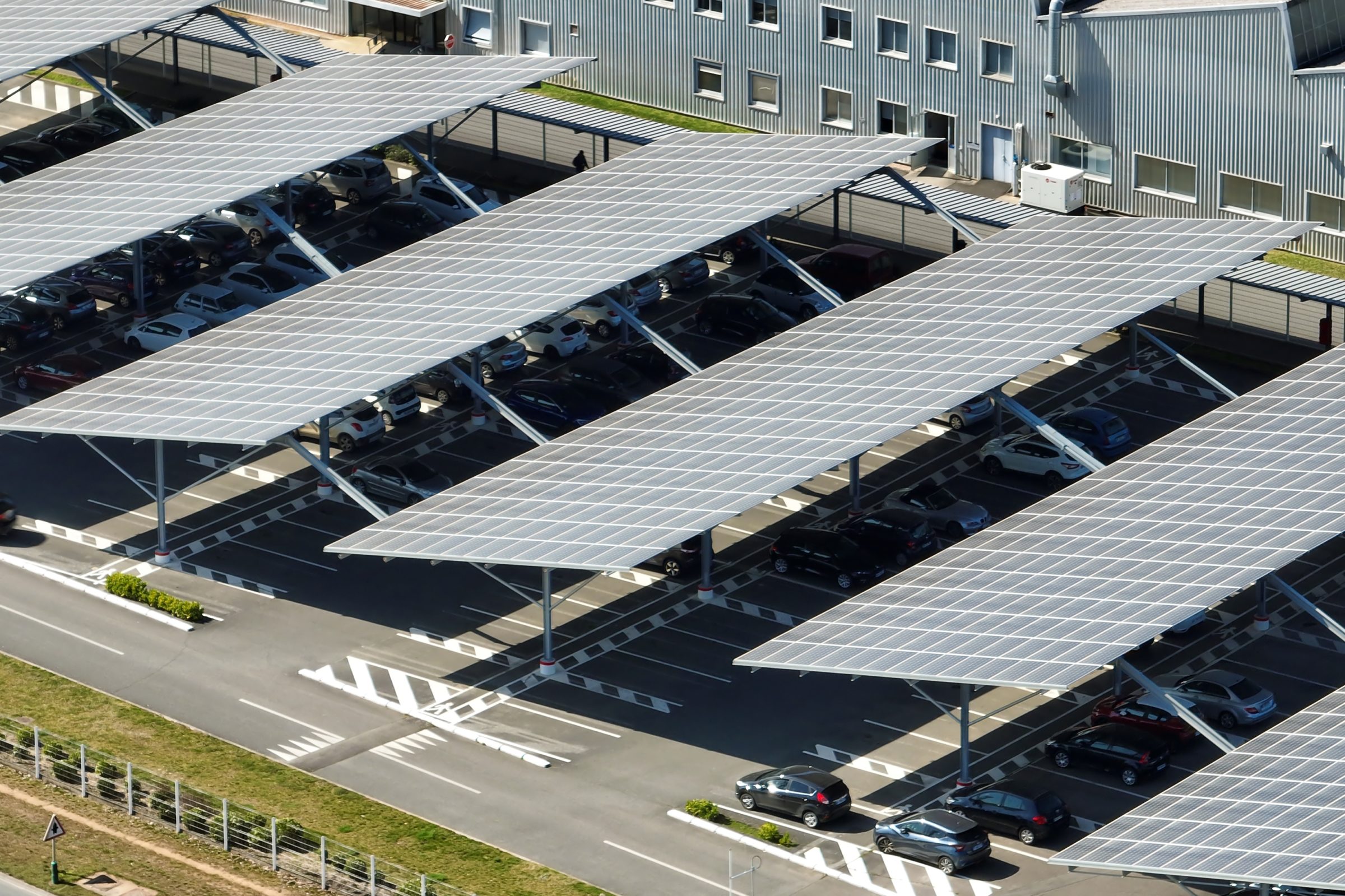 découvrez les dernières réglementations concernant les panneaux photovoltaïques en france. informez-vous sur les lois en vigueur, les aides financières disponibles et comment optimiser l'installation de votre système solaire pour une production d'énergie renouvelable optimale.