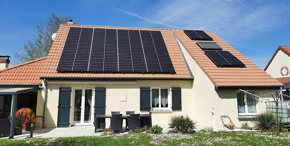 découvrez comment intégrer des panneaux photovoltaïques dans votre maison pour optimiser votre consommation d'énergie et réduire votre empreinte carbone. faites le choix d'une solution durable et économiquement avantageuse.