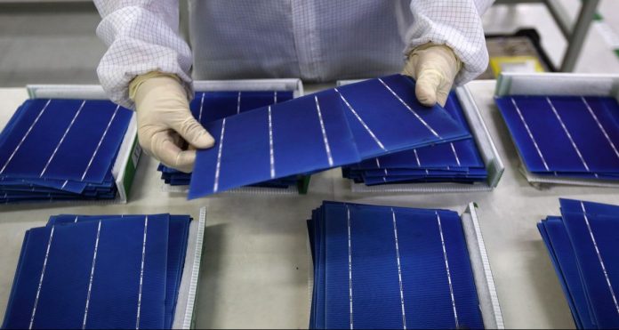 découvrez les différents matériaux utilisés dans la fabrication des panneaux photovoltaïques. apprenez comment ces composants influencent l'efficacité, la durabilité et l'impact environnemental des systèmes solaires. informez-vous sur les innovations et les tendances du marché pour faire un choix éclairé pour votre installation photovoltaïque.