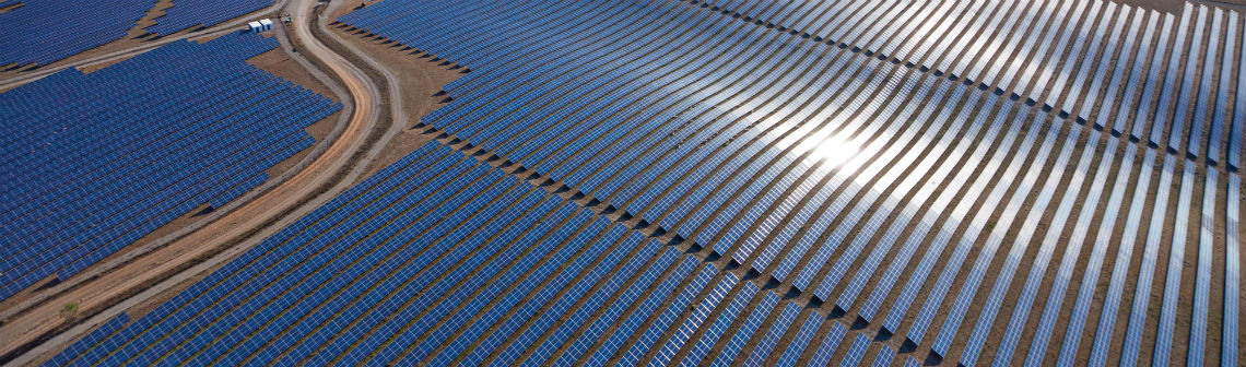découvrez les différents matériaux utilisés dans la fabrication des panneaux photovoltaïques et leur impact sur l'efficacité énergétique. apprenez comment choisir le meilleur type de panneaux pour optimiser votre production d'énergie solaire.