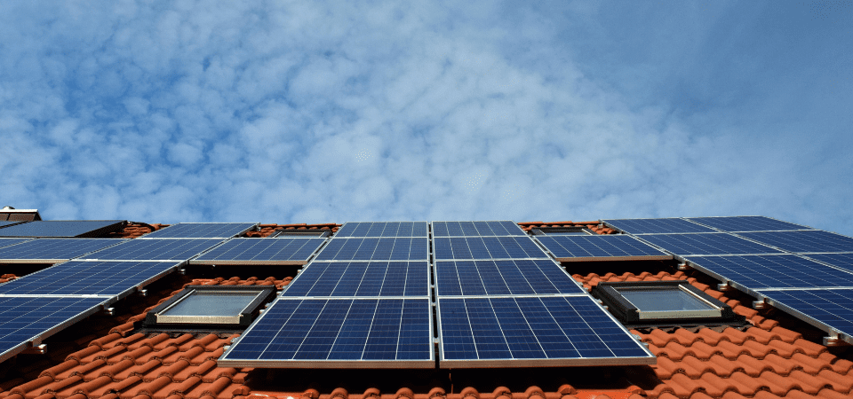 découvrez comment maximiser l'efficacité de vos panneaux solaires pour générer un maximum d'électricité. apprenez des astuces et des techniques pour optimiser votre installation et réduire votre facture d'énergie.