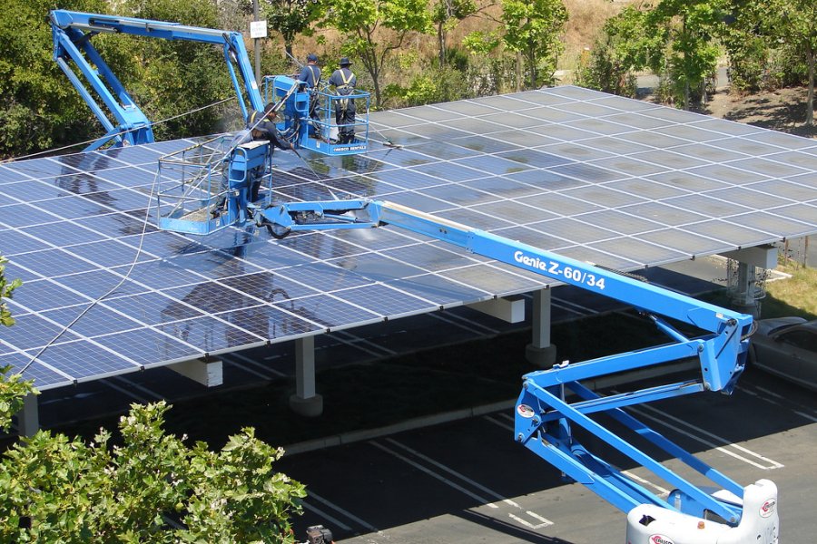 optimisez la performance de vos panneaux photovoltaïques avec notre service professionnel de nettoyage. assurez un rendement maximal et prolongez la durée de vie de vos installations solaires grâce à notre expertise.