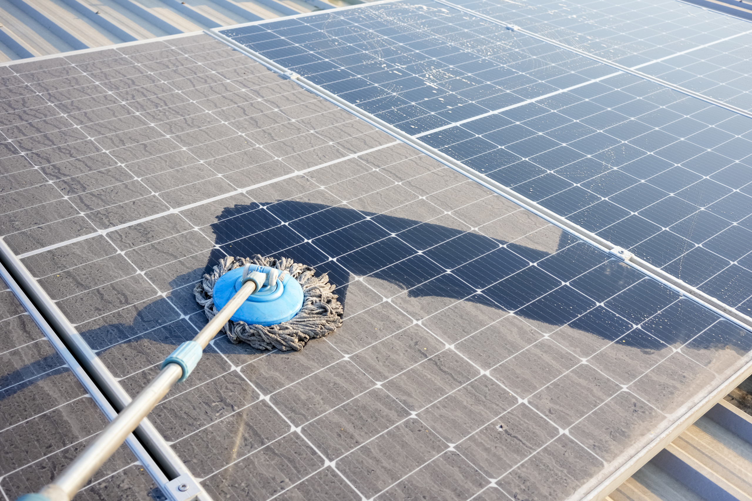 découvrez nos services de nettoyage professionnels pour panneaux photovoltaïques. assurez un rendement optimal de vos installations solaires en éliminant la saleté et les débris, tout en prolongeant leur durée de vie. contactez-nous pour un devis personnalisé et améliorez l'efficacité de votre production d'énergie renouvelable.