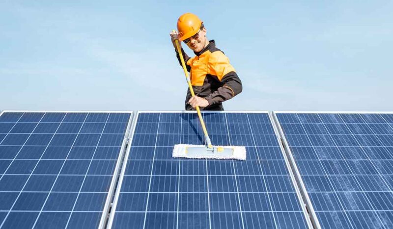 assurez l'efficacité de votre installation solaire avec notre service professionnel de nettoyage de panneaux photovoltaïques. prolongez la durée de vie de vos équipements et maximisez votre production d'énergie grâce à un entretien régulier et soigné.