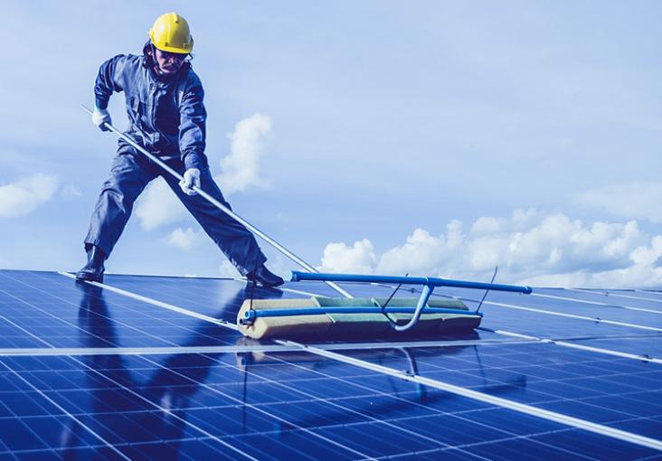 optimisez la performance de vos panneaux photovoltaïques avec notre service de nettoyage professionnel. prolongez la durée de vie de votre installation et augmentez votre production d'énergie grâce à un entretien régulier. contactez-nous pour un devis personnalisé !