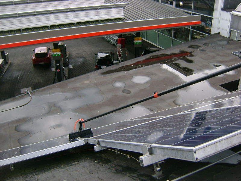 optimisez la performance de vos panneaux photovoltaïques à namur grâce à nos services de nettoyage spécialisés. prolongez la durée de vie de votre installation et maximisez votre production d'énergie solaire avec notre équipe experte.