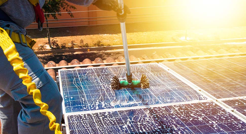 découvrez l'importance du nettoyage des panneaux photovoltaïques : un entretien essentiel pour optimiser leur rendement et prolonger leur durée de vie. apprenez quand et comment procéder pour garantir une efficacité maximale de votre installation solaire.