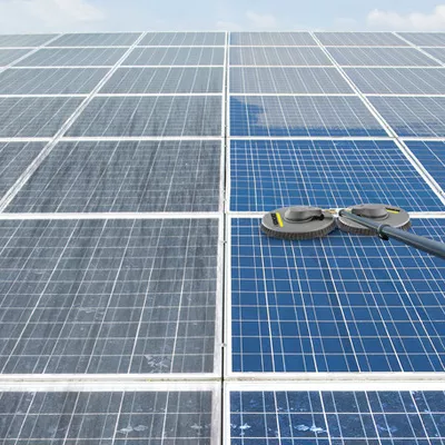assurez le bon fonctionnement de vos panneaux photovoltaïques avec notre service de nettoyage professionnel. éliminez les impuretés et maximisez votre production d'énergie solaire tout en prolongeant la durée de vie de vos équipements.