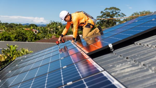 découvrez les normes essentielles régissant les panneaux photovoltaïques pour garantir leur efficacité et leur sécurité. informez-vous sur les standards de qualité, les certifications et les exigences réglementaires afin d'opter pour des solutions solaires fiables et durables.