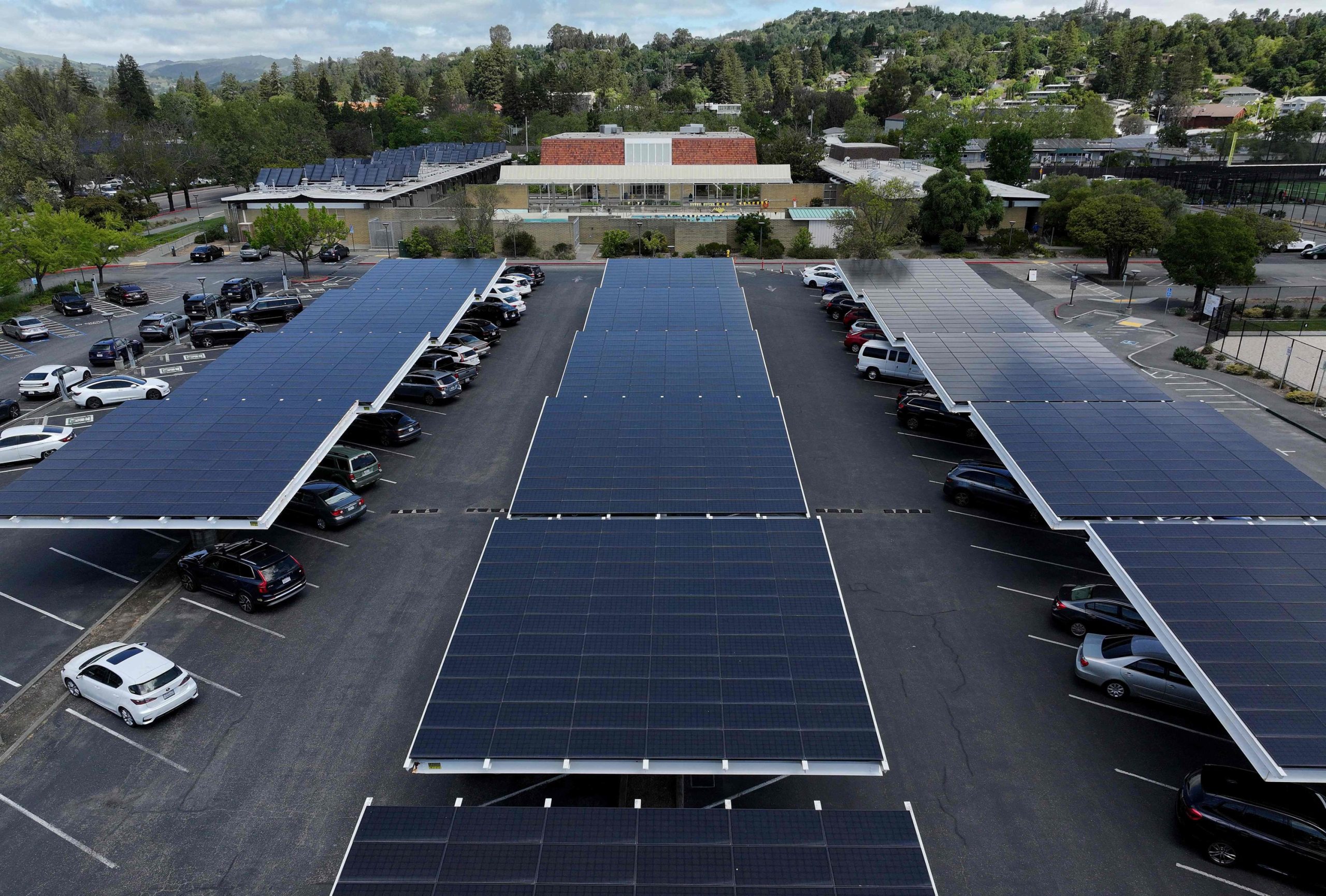 découvrez les obligations liées à l'installation de panneaux photovoltaïques dans les parkings. informez-vous sur les réglementations en vigueur, les avantages écologiques et économiques, ainsi que les meilleures pratiques pour une mise en œuvre réussie.