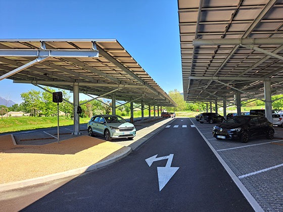 découvrez les obligations liées à l'installation de panneaux photovoltaïques sur les parkings. informez-vous sur les réglementations en vigueur, les avantages environnementaux et économiques, ainsi que les démarches nécessaires pour rendre vos espaces de stationnement plus durables.